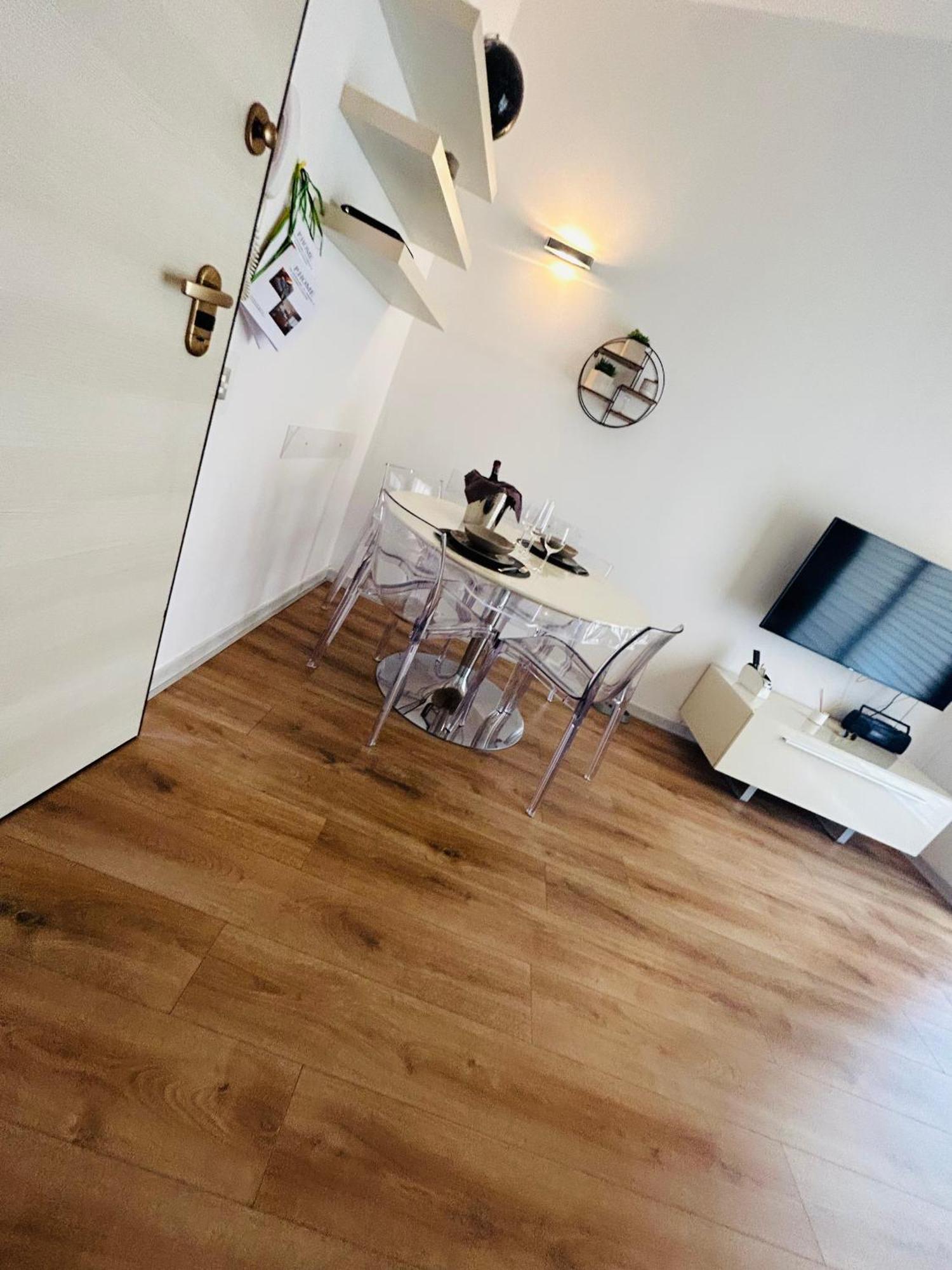 P. Home La Maddalena  Luaran gambar