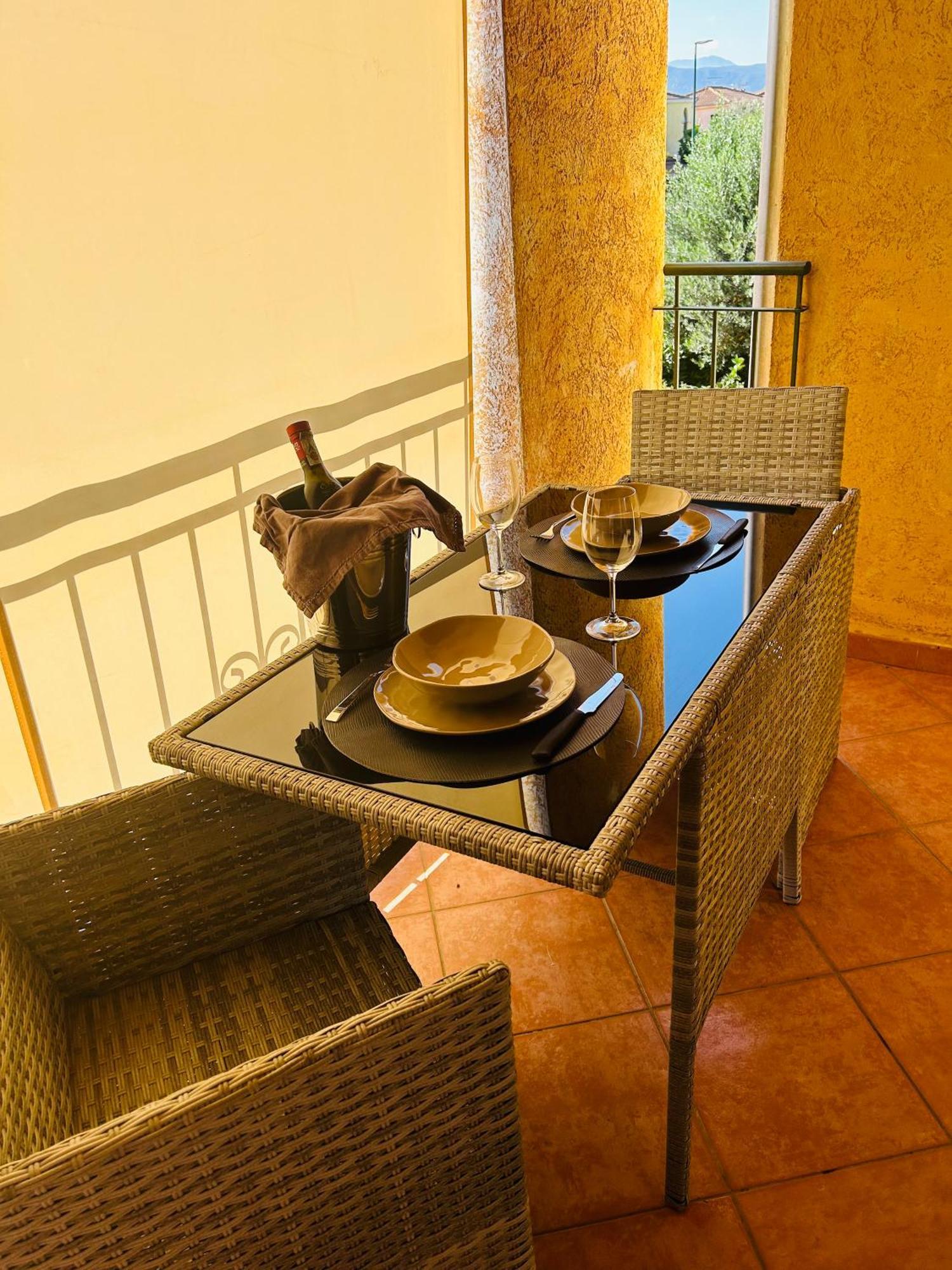 P. Home La Maddalena  Luaran gambar